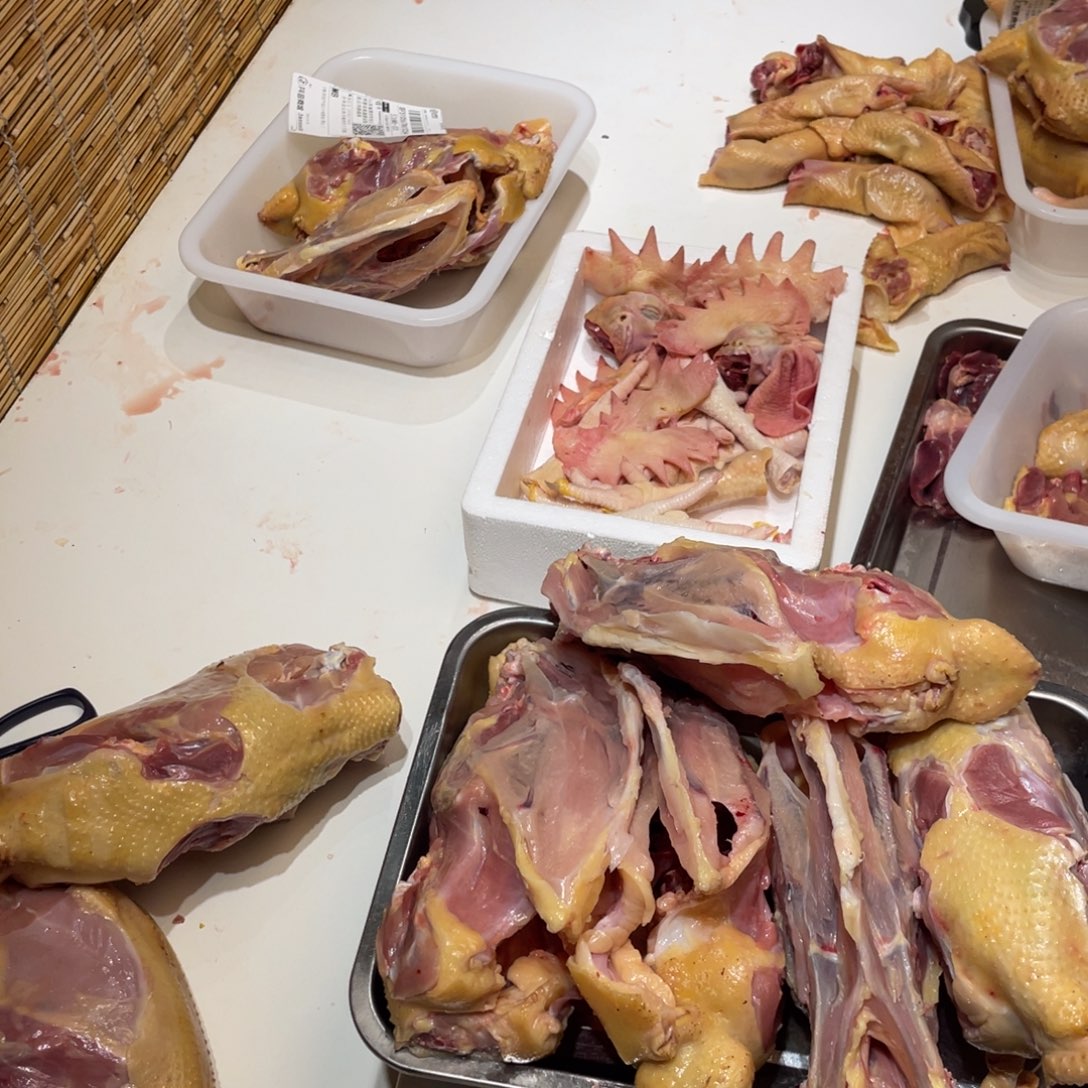 3食用农产品两个鸡肉架 5个骨架