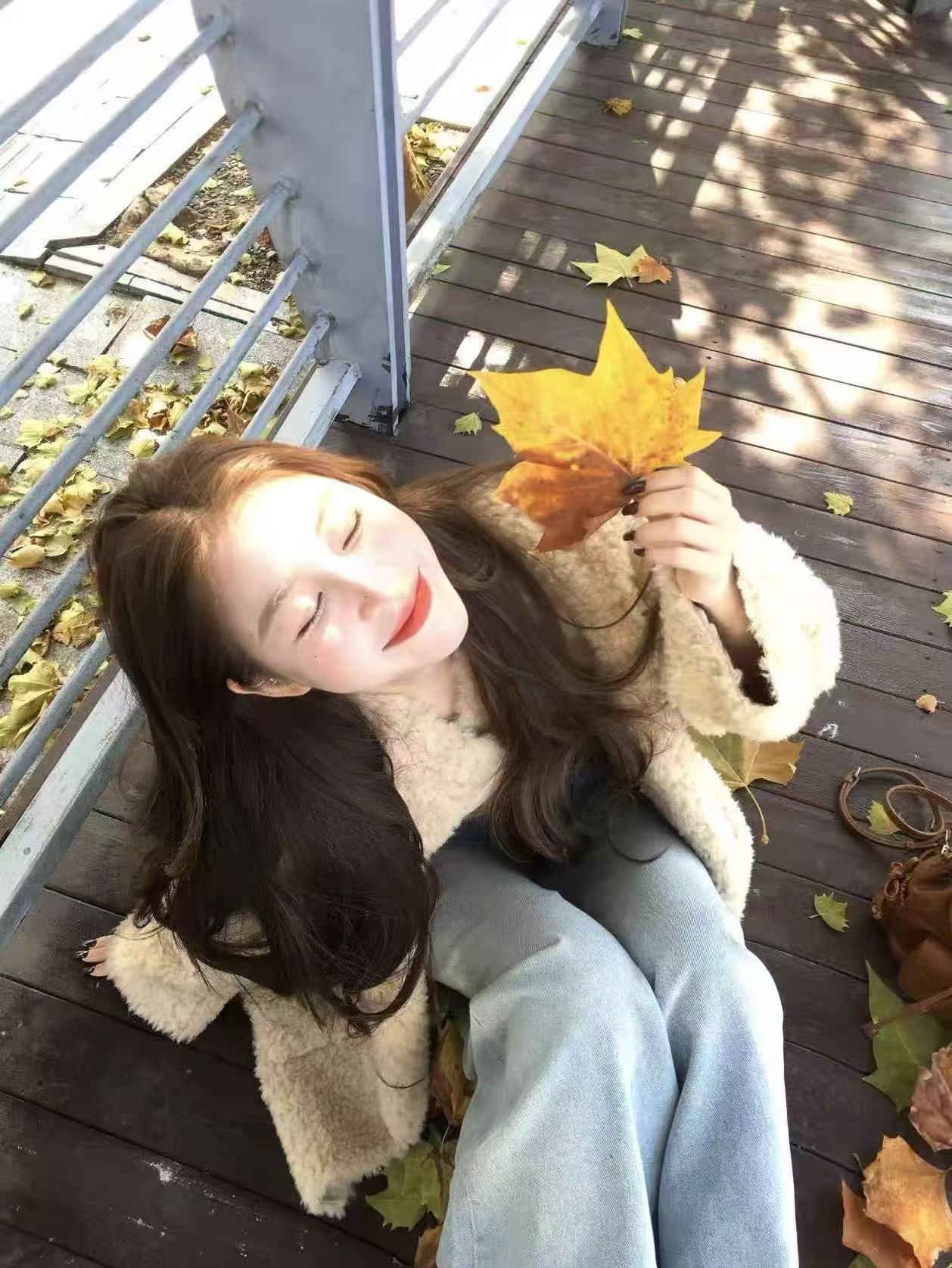 9896【三炫女装】黄油小熊~新款立领牛角扣颗粒网红轻奢外套