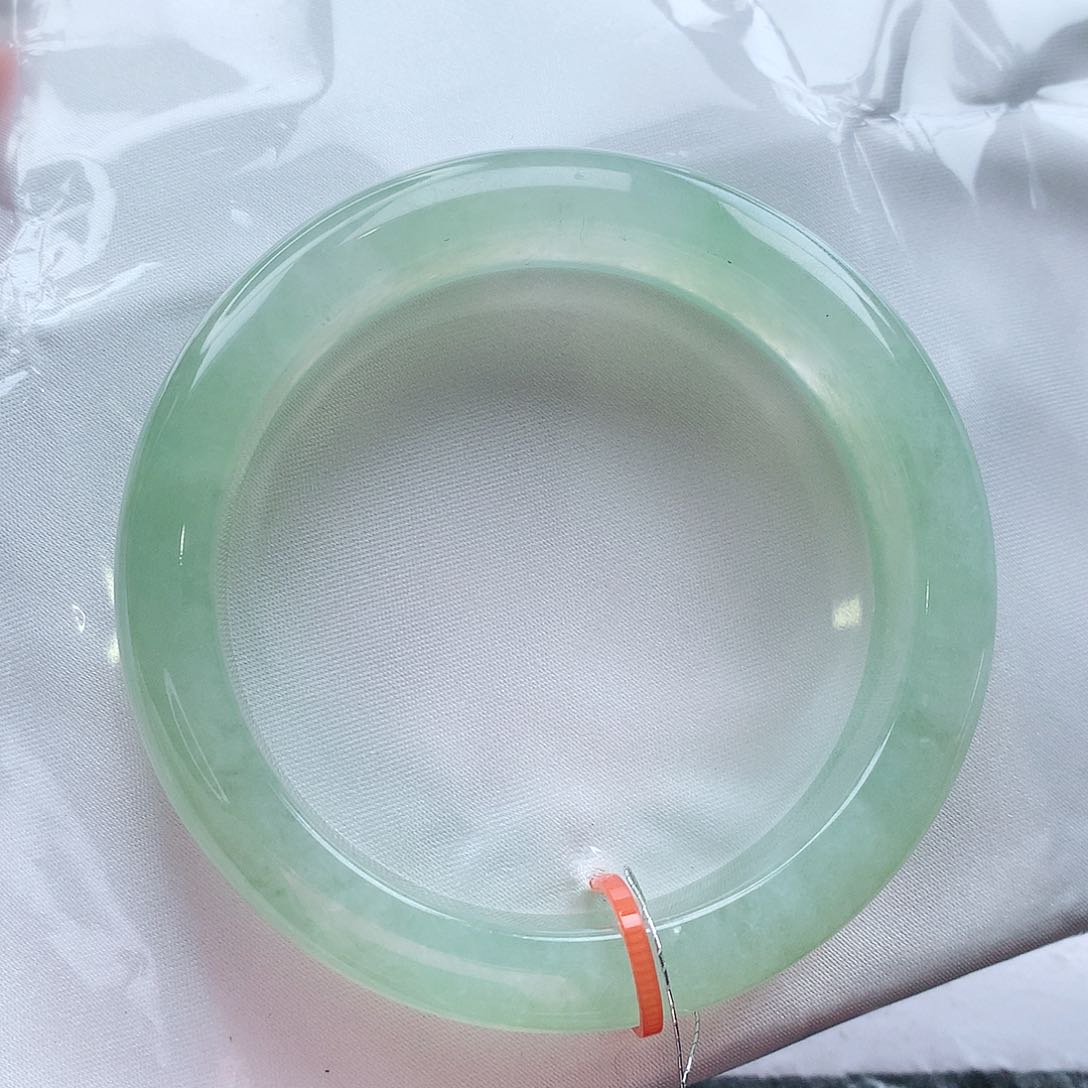 翡翠手镯未镶嵌57圈口
