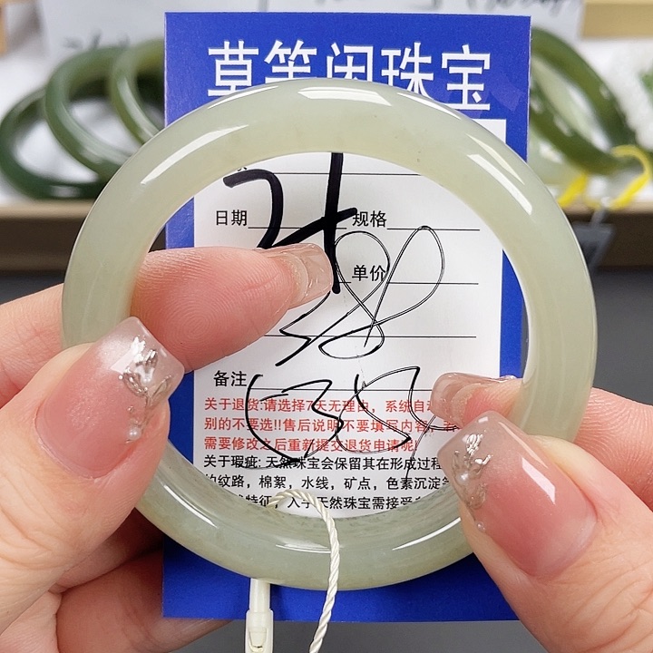 和田玉手镯未镶嵌