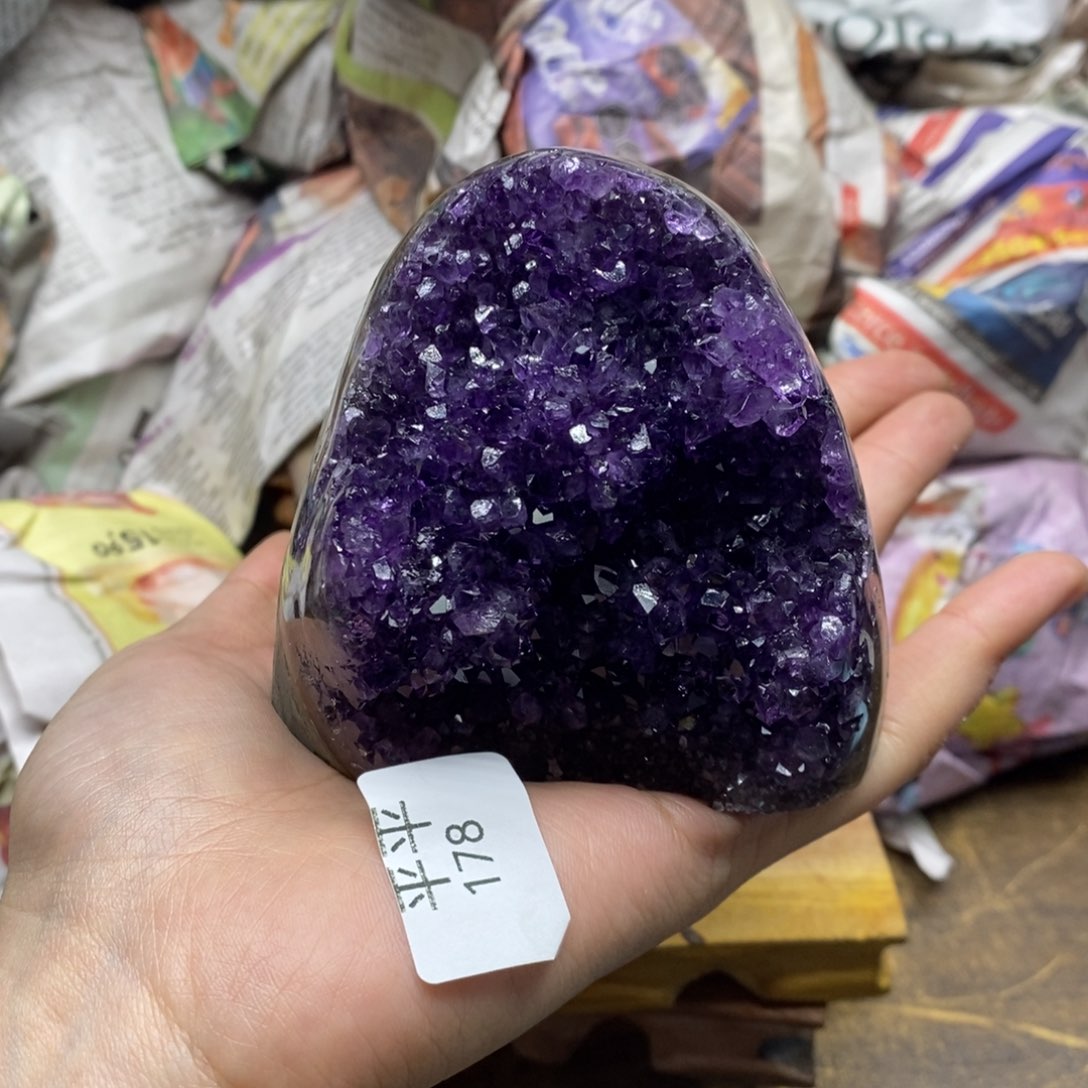 紫晶乌拉圭未镶嵌