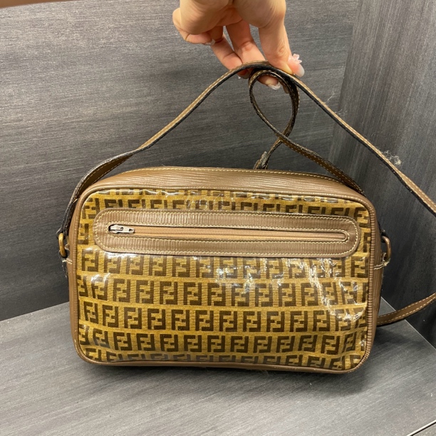 90新 FENDI/芬迪 兔兔奢G专属/芬迪斜挎包/240524056
