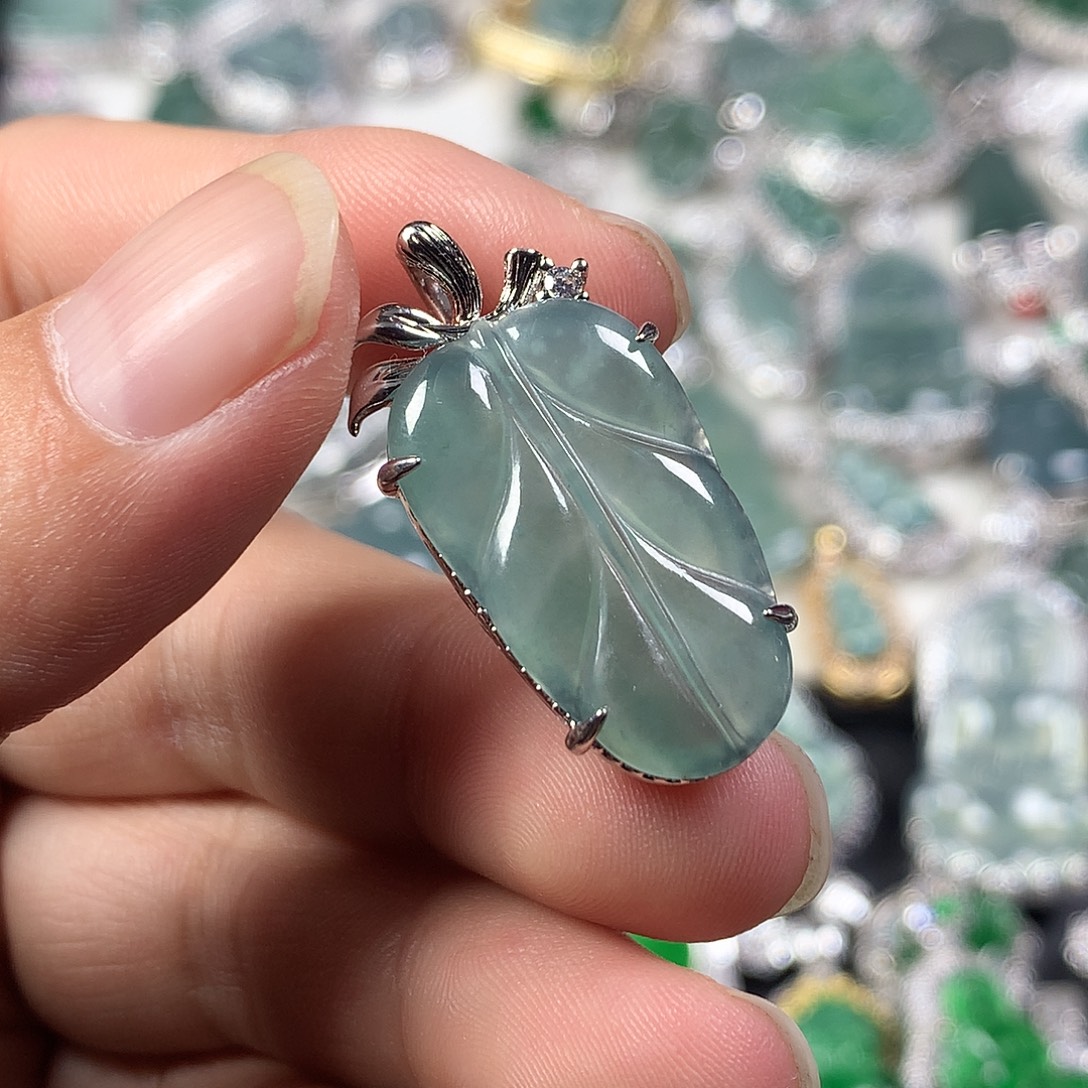 翡翠未镶嵌颈饰叶子