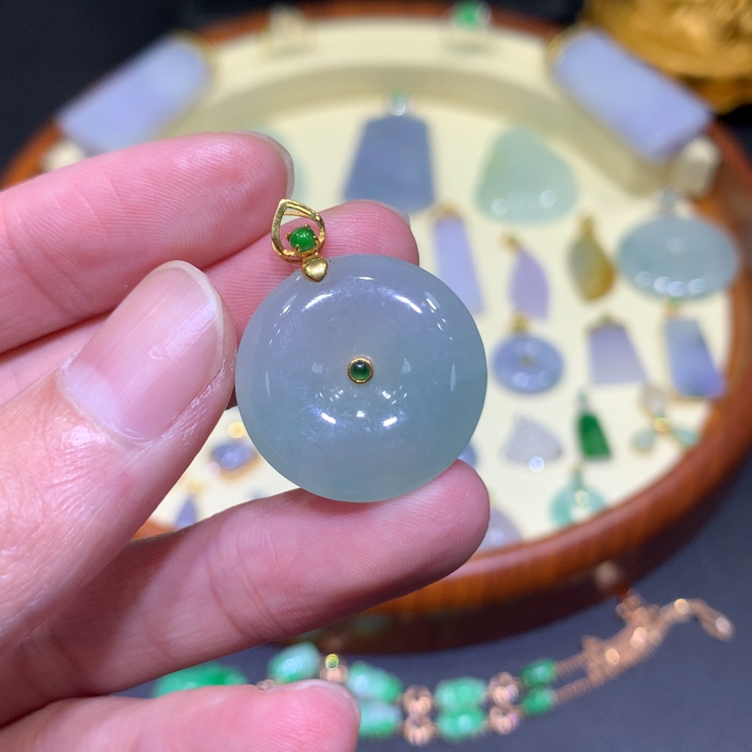 翡翠吊坠(不含链)18K金镶嵌