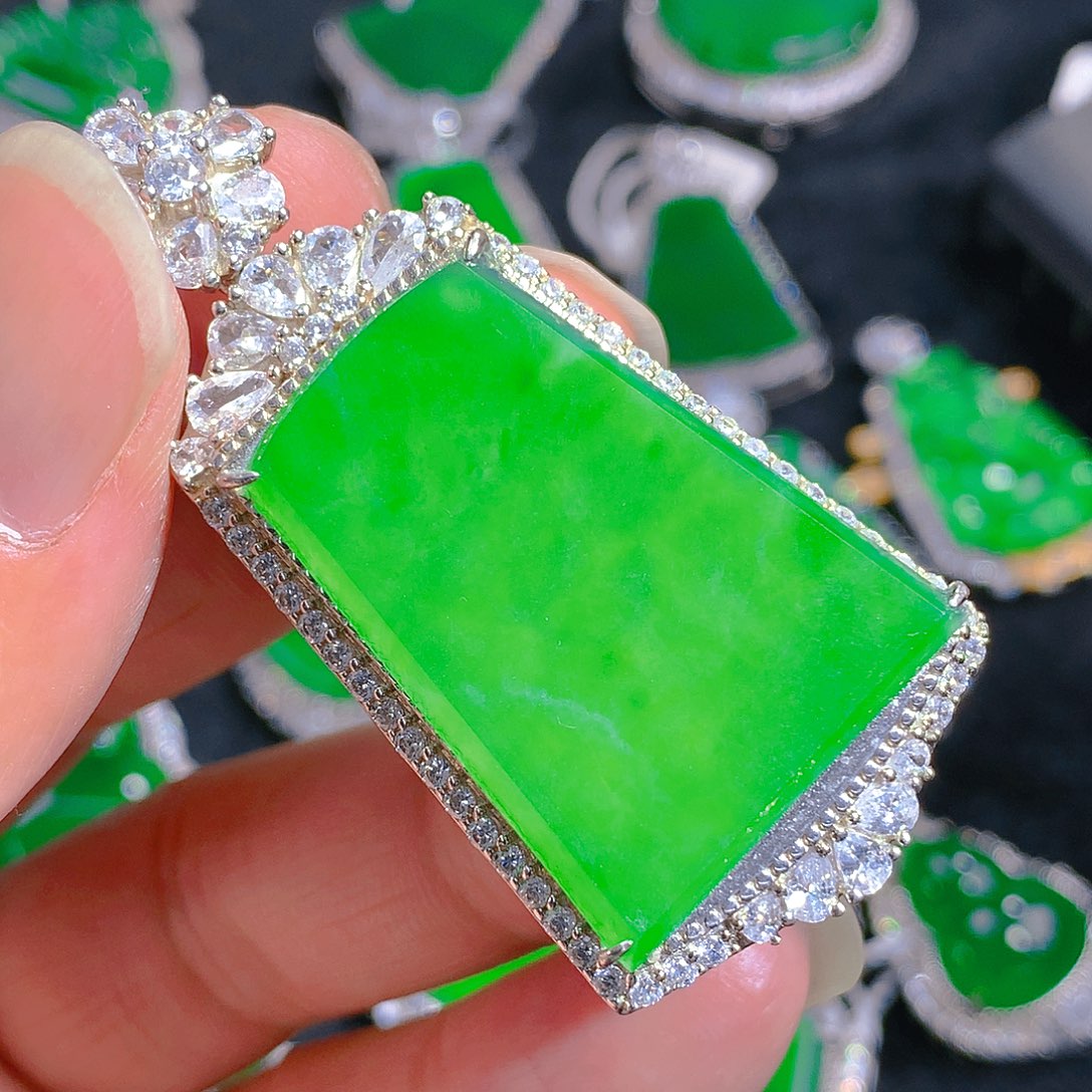 翡翠颈饰银S925镶嵌吊坠