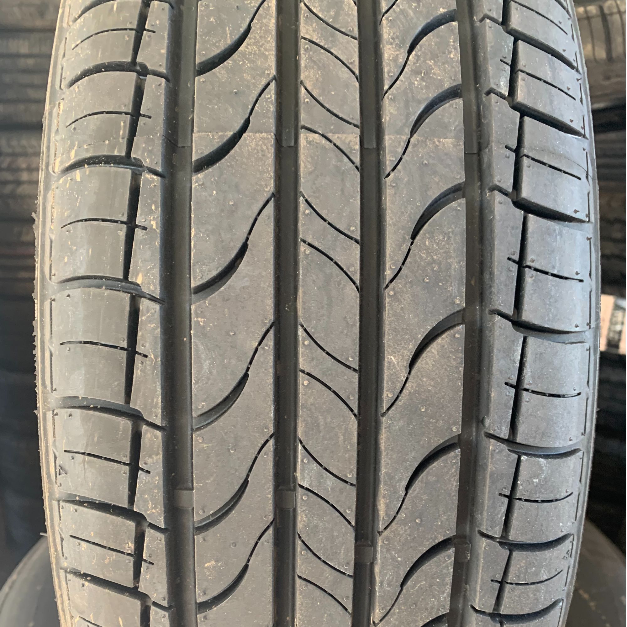 18寸精品轮胎静音耐磨