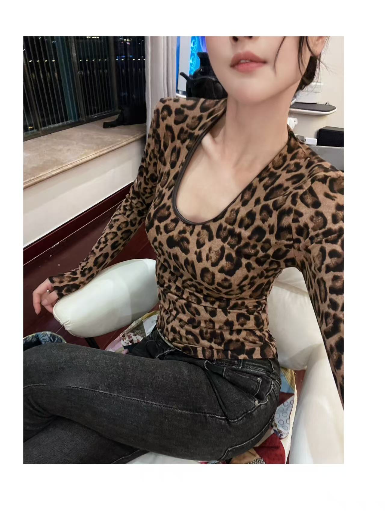 秋冬豹纹U型领皮边拼接长袖T