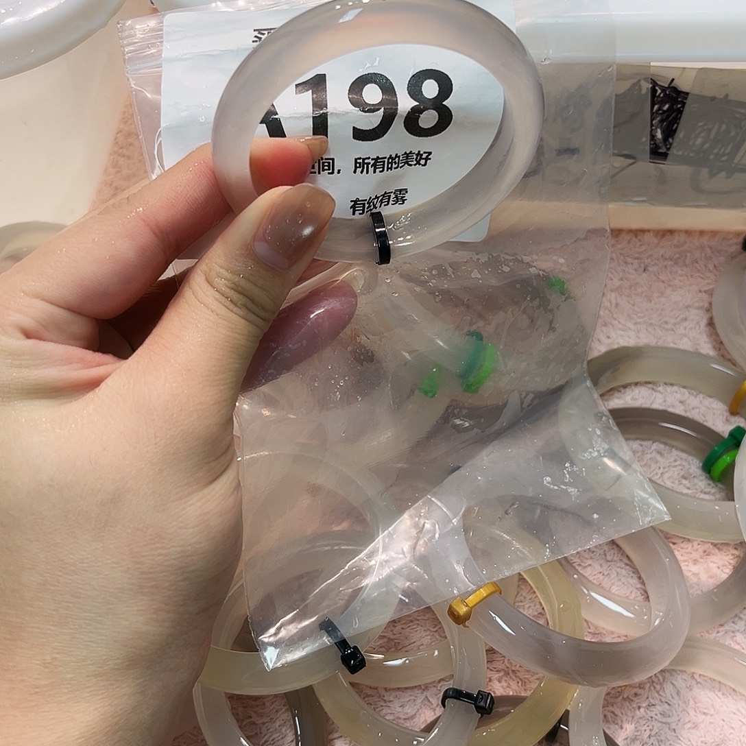 玛瑙/玉髓未镶嵌手镯A198