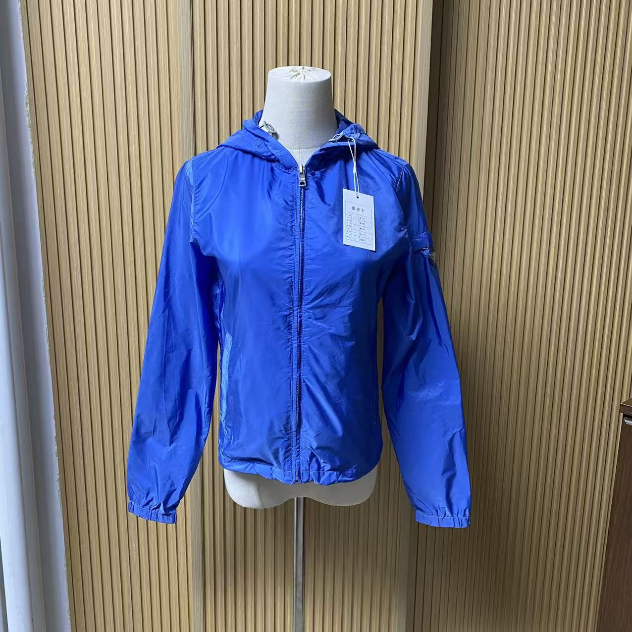 95新 Prada/普拉达 普拉达蓝色连帽外套/38码/656322594