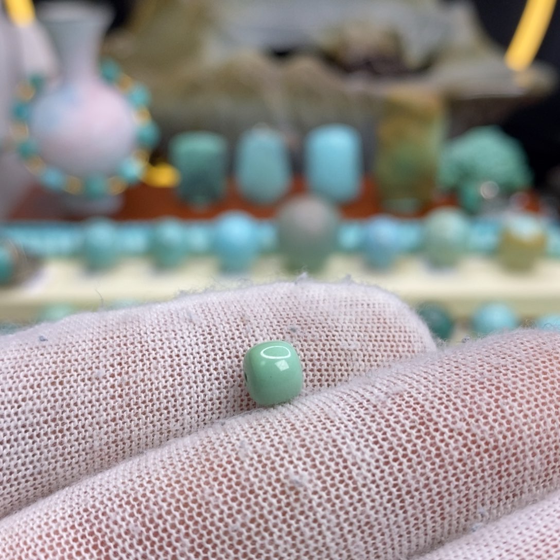 弱***水绿松石未镶嵌珠宝奇石6.6×5.7