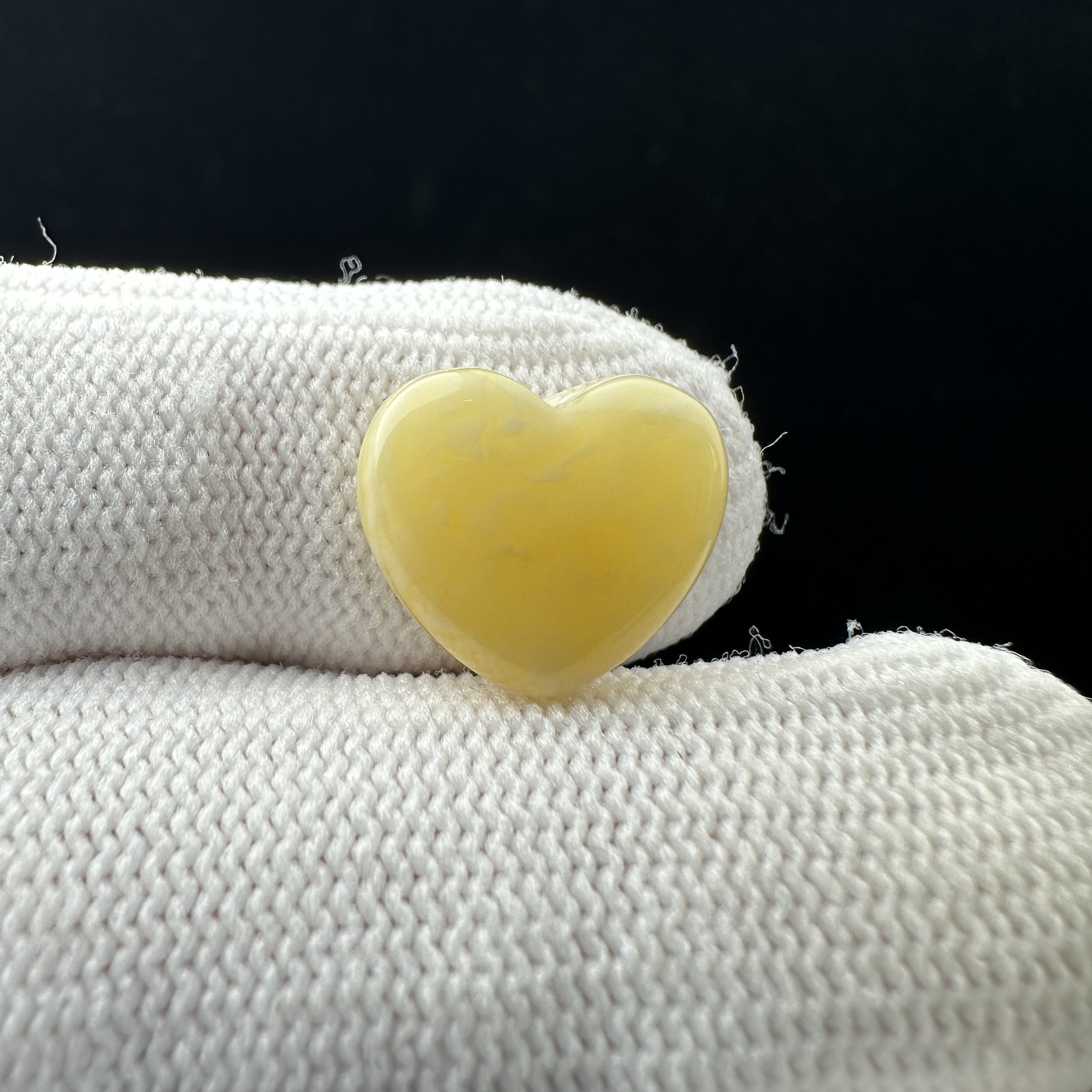 J1352天然蜜蜡俄料爱心13*12*5mm 一物一图 实物拍摄 假一罚十