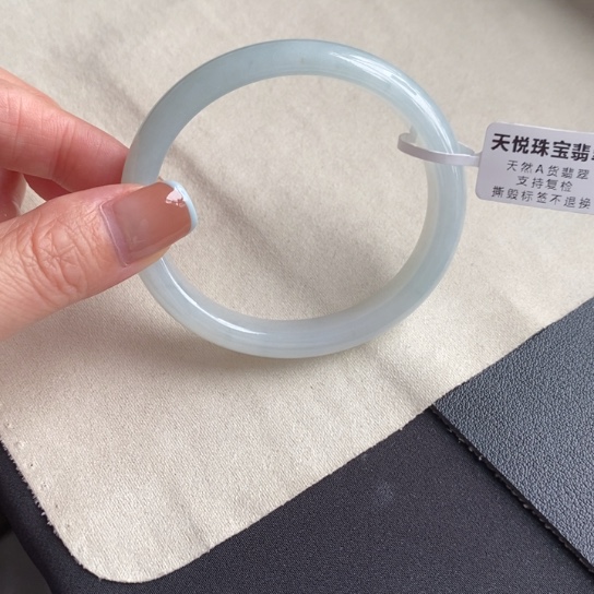 翡翠手镯未镶嵌翡翠