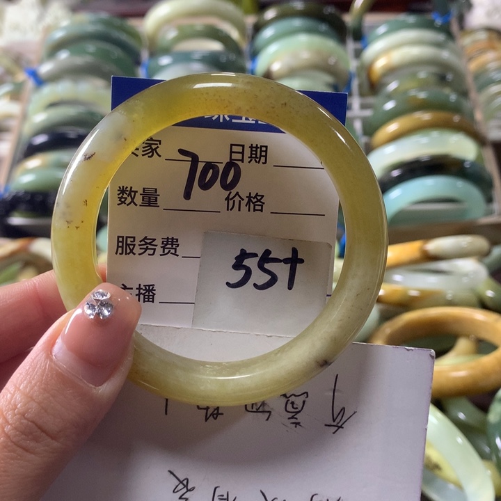 蛇纹石玉未镶嵌手镯700