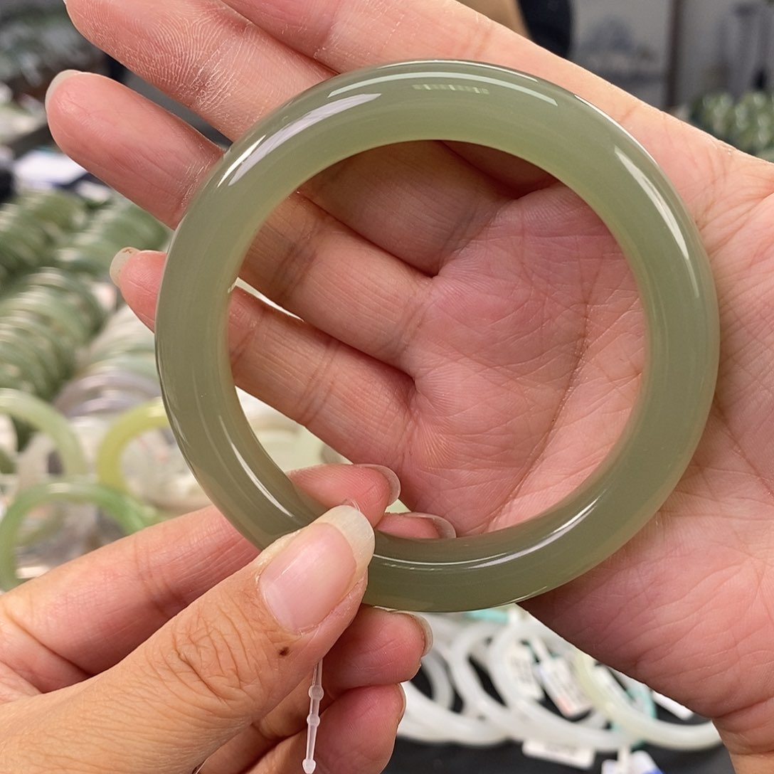 和田玉和田玉手镯59未镶嵌哈*