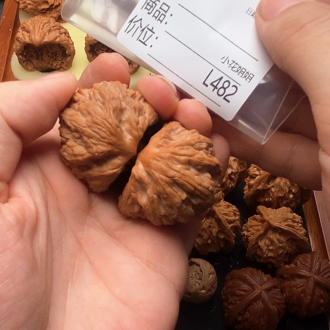 钧***哥把件文玩核桃至尊虎聚宝盆