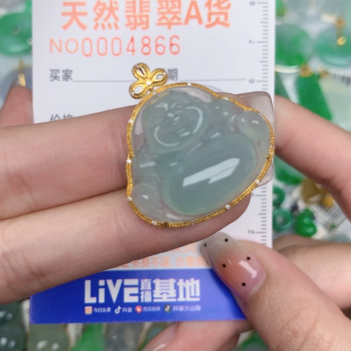 楚***涵翡翠18K金镶嵌颈饰佛公