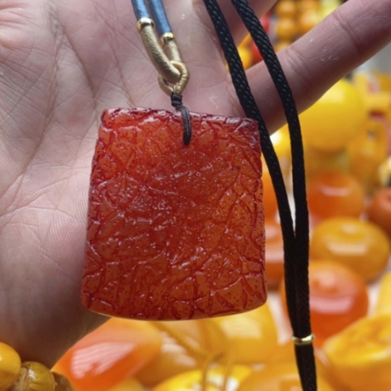 【闪购商品】树脂制品昇****装原矿皮吊坠