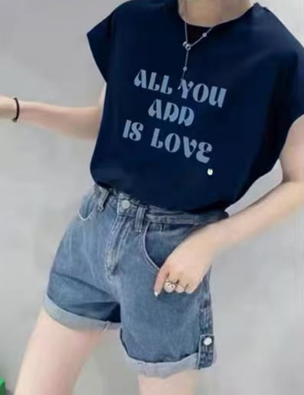 Z.X   字母植绒印花露背设计款小飞袖上衣  33611（C4）