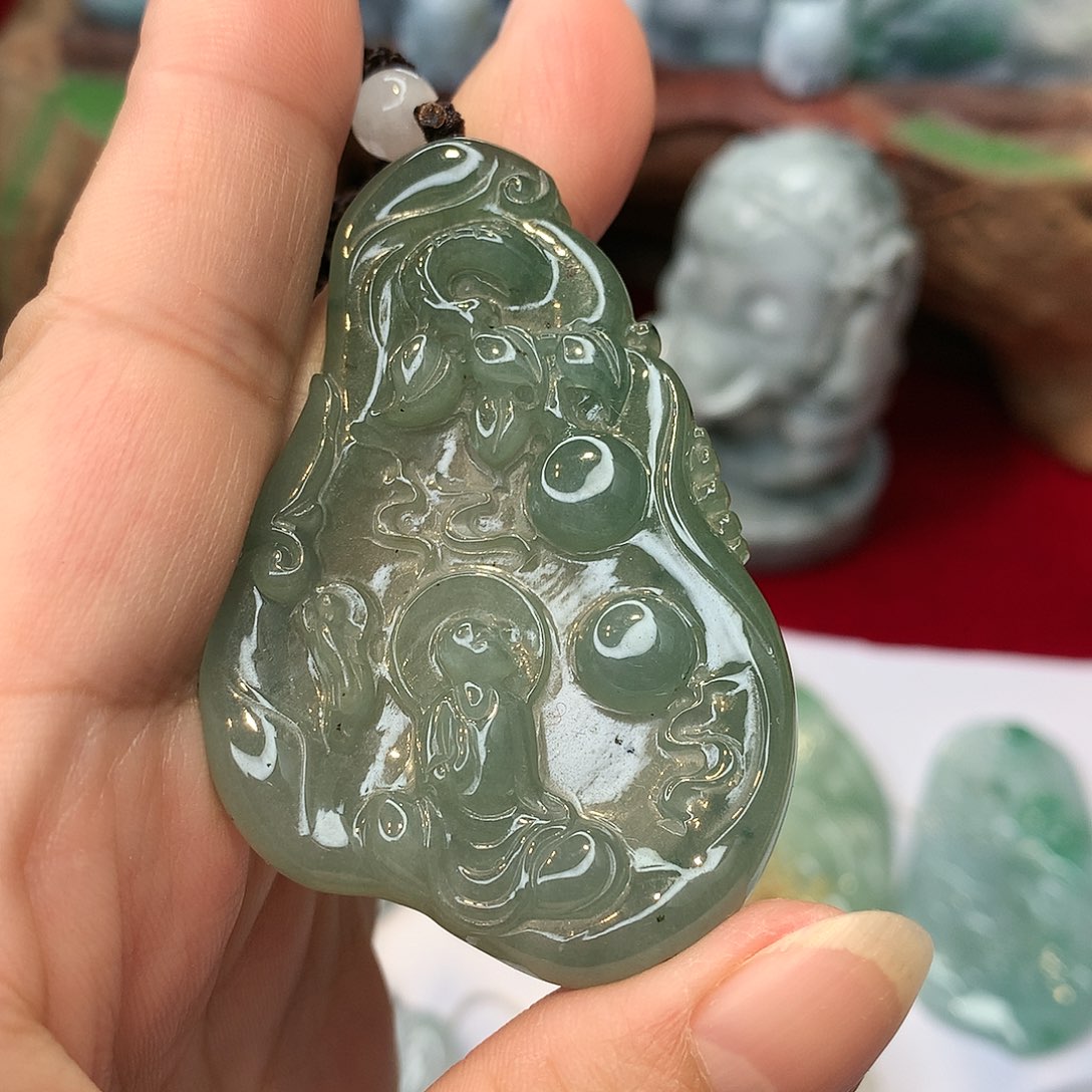 翡翠颈饰未镶嵌悟道