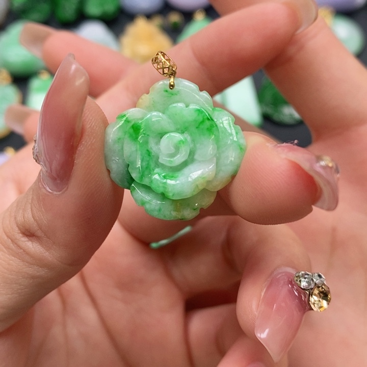 翡翠颈饰未镶嵌吊坠