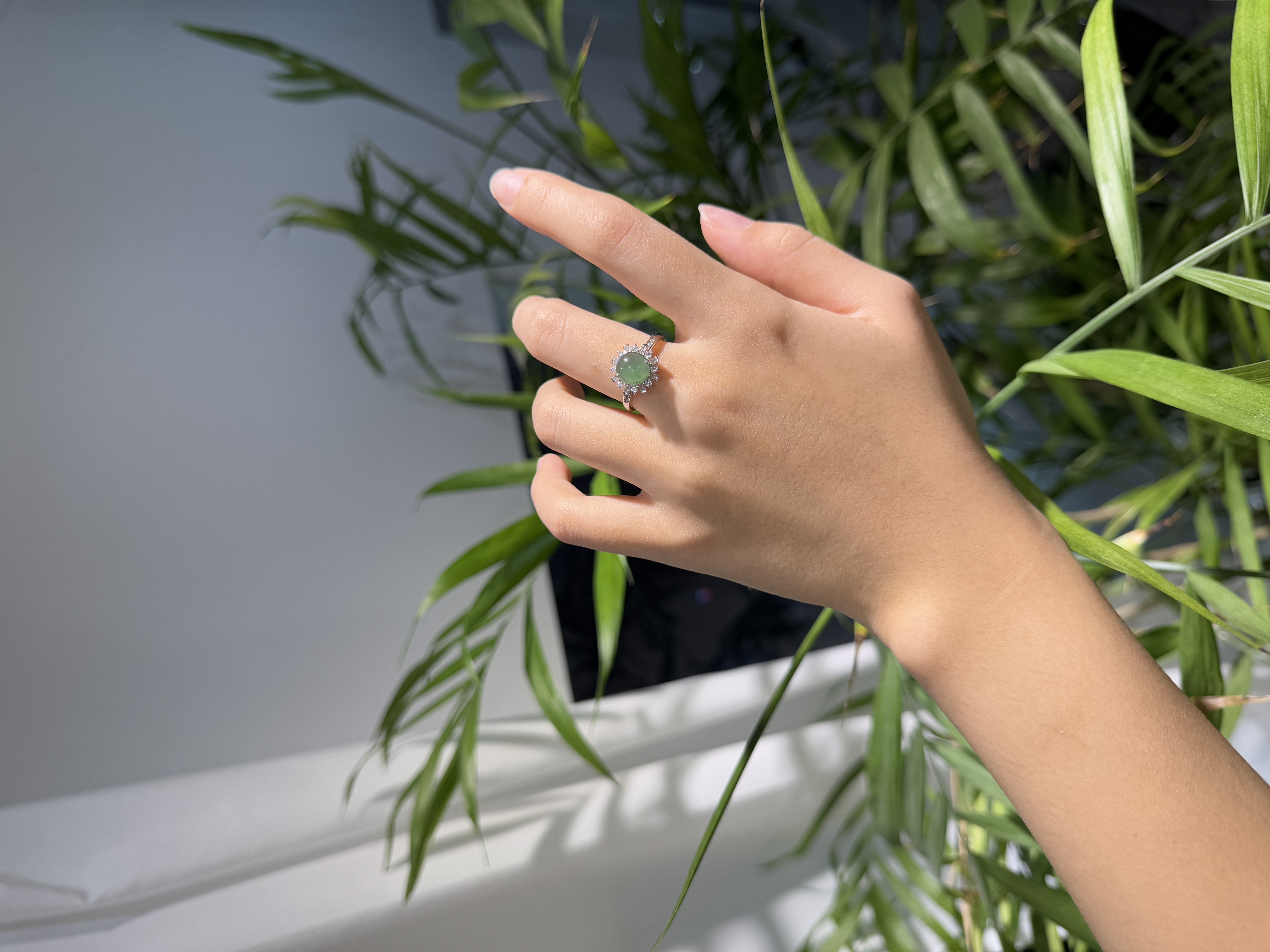 天然缅甸A货翡翠925银镶翡翠戒指镶嵌气质