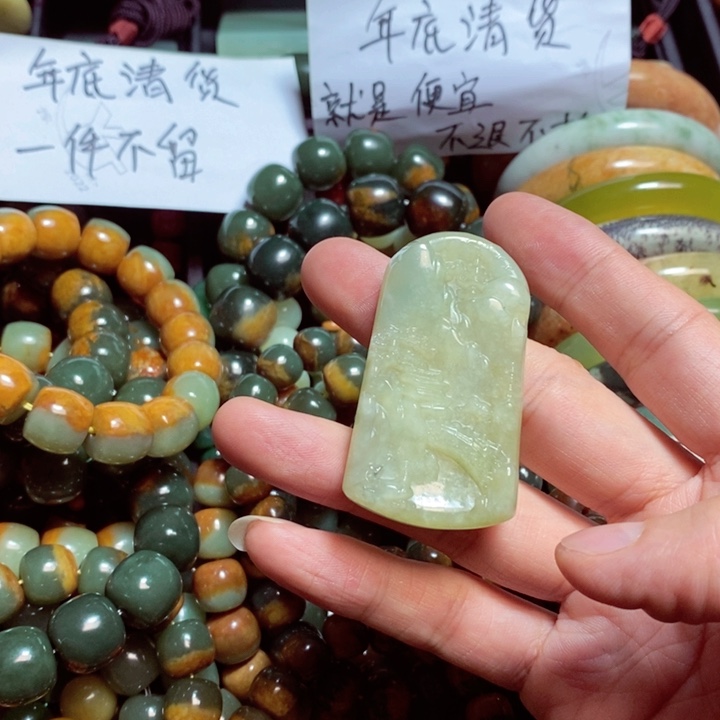 蛇纹石玉颈饰未镶嵌