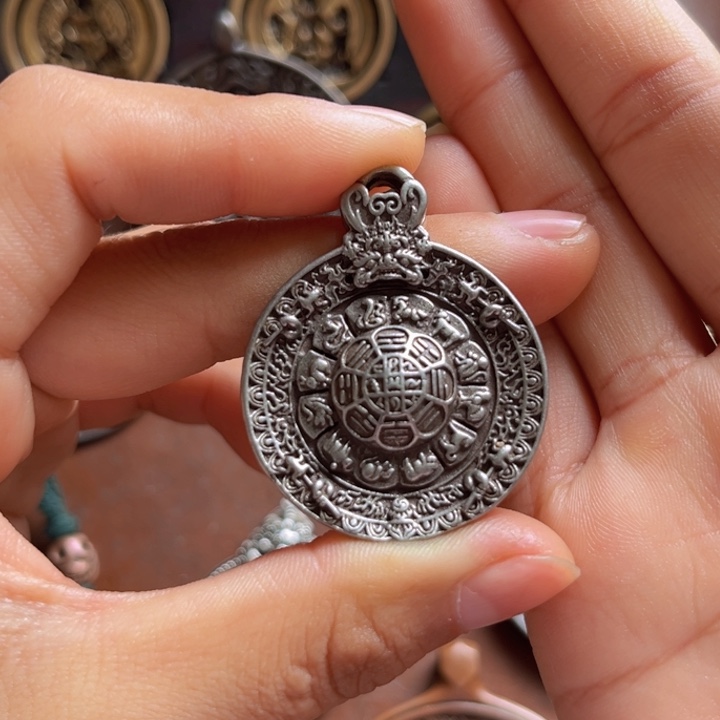 颈饰琉璃贡**宗喜欢的朋友