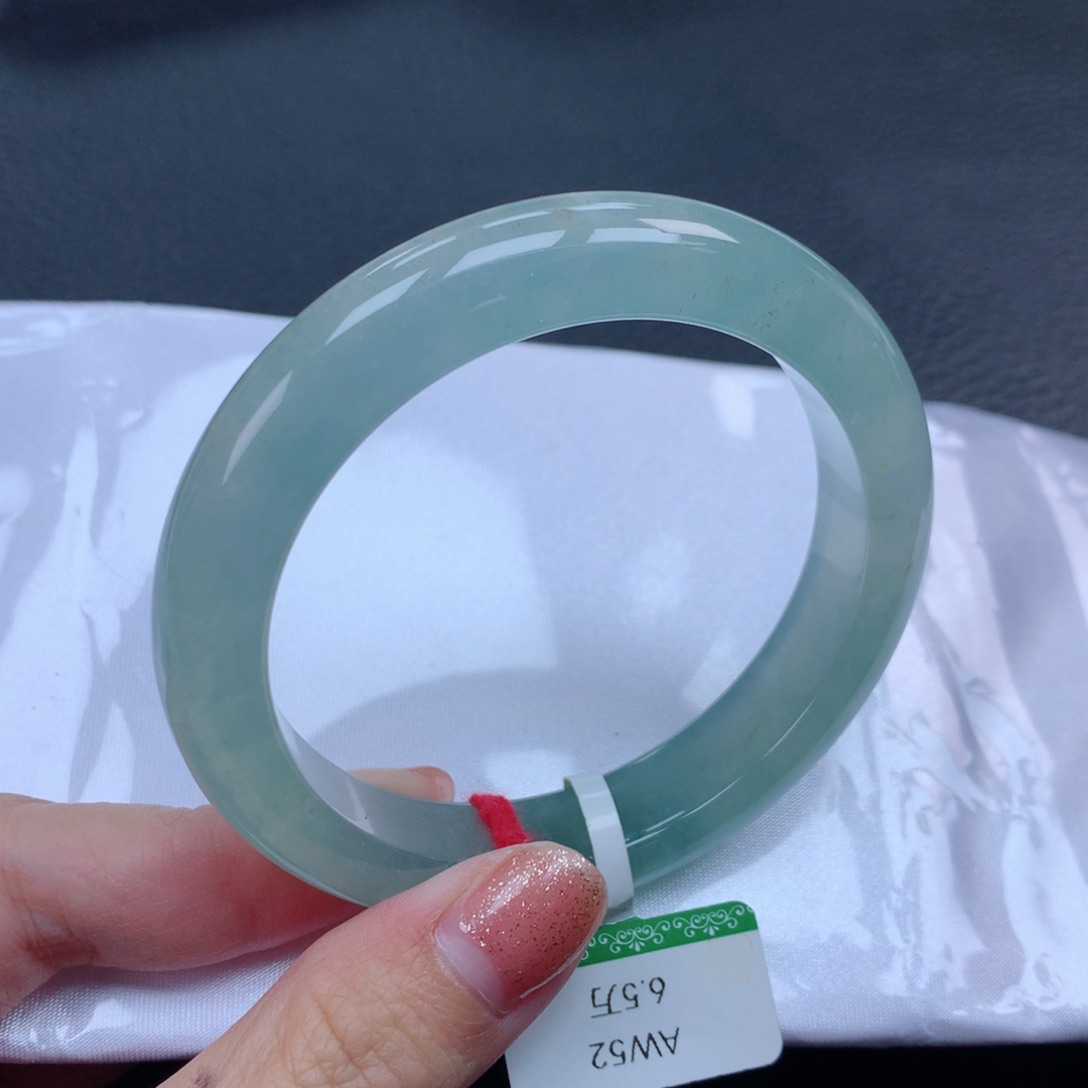 翡翠手镯未镶嵌52圈口冰透葡萄肉