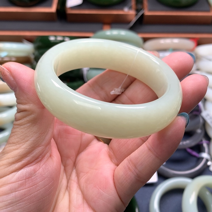 【闪购商品】未镶嵌手镯和田玉6