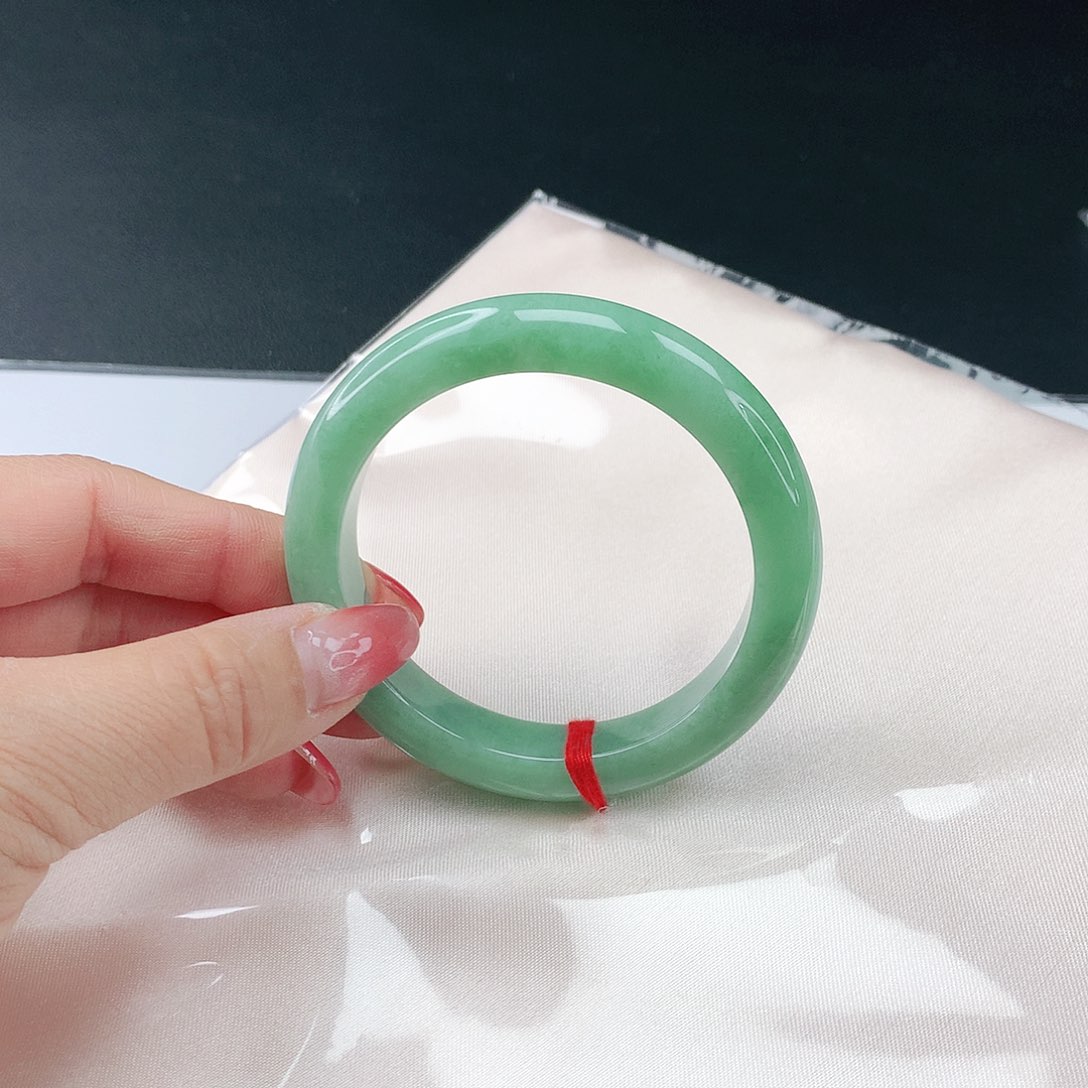 翡翠手镯未镶嵌翡翠211