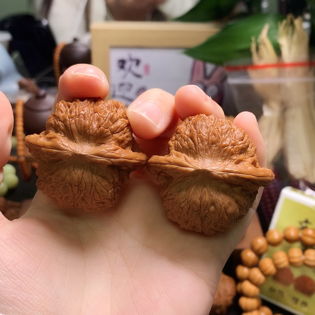 文玩核桃吊坠血麒麟43