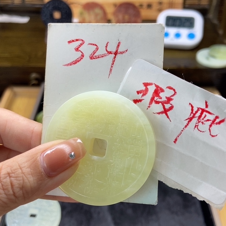 蛇纹石玉挂件未镶嵌大*鼻