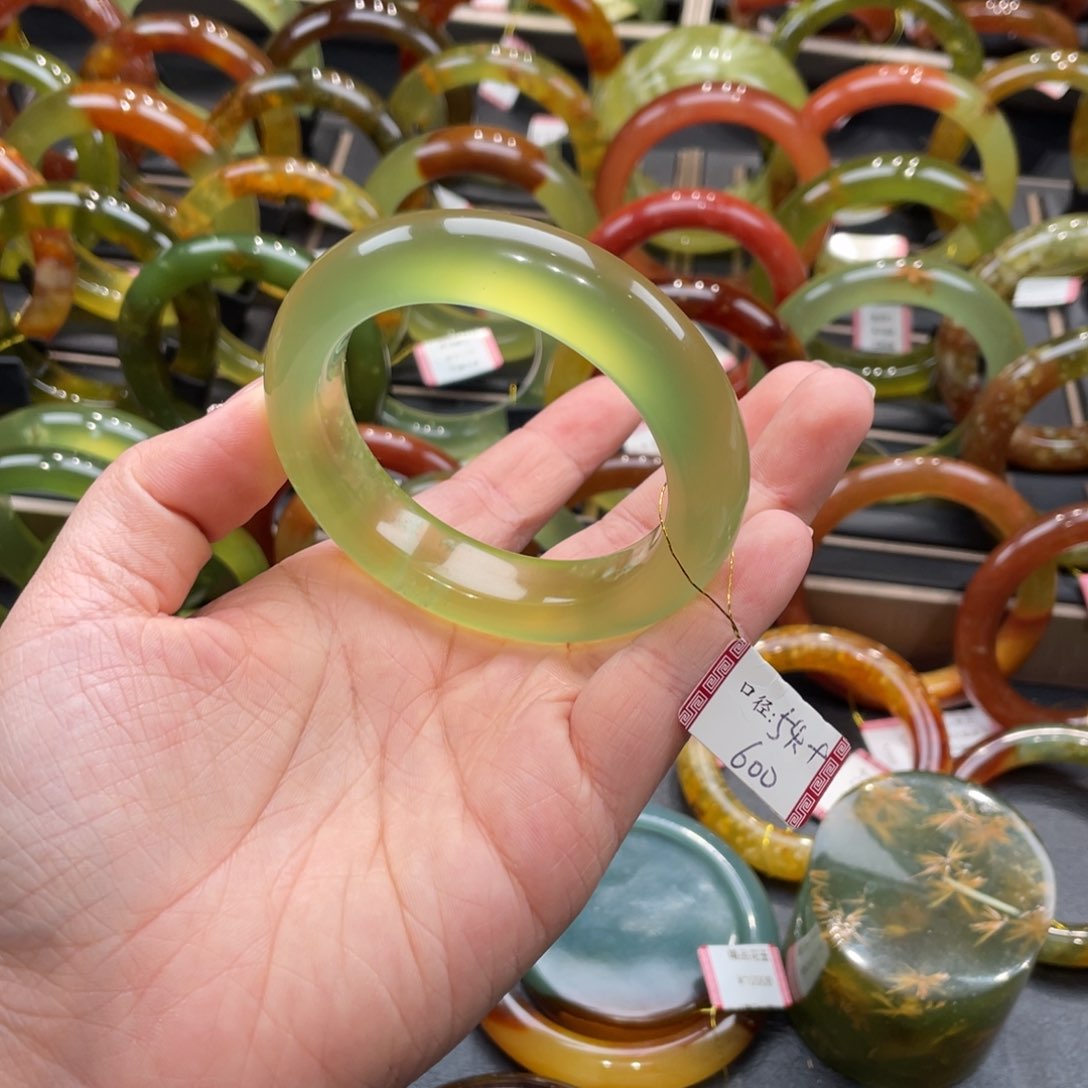 蛇纹石玉手镯未镶嵌