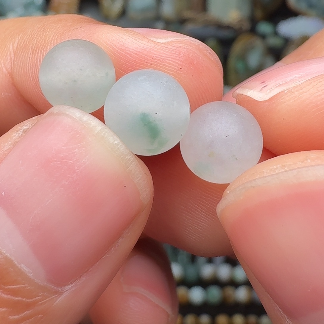 赵****翡翠未镶嵌颈饰翡翠