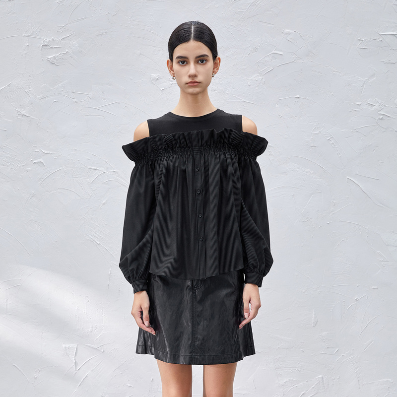 圣迪奥女装时尚气质圆领露肩撞色木耳边长袖衬衫S211T0528