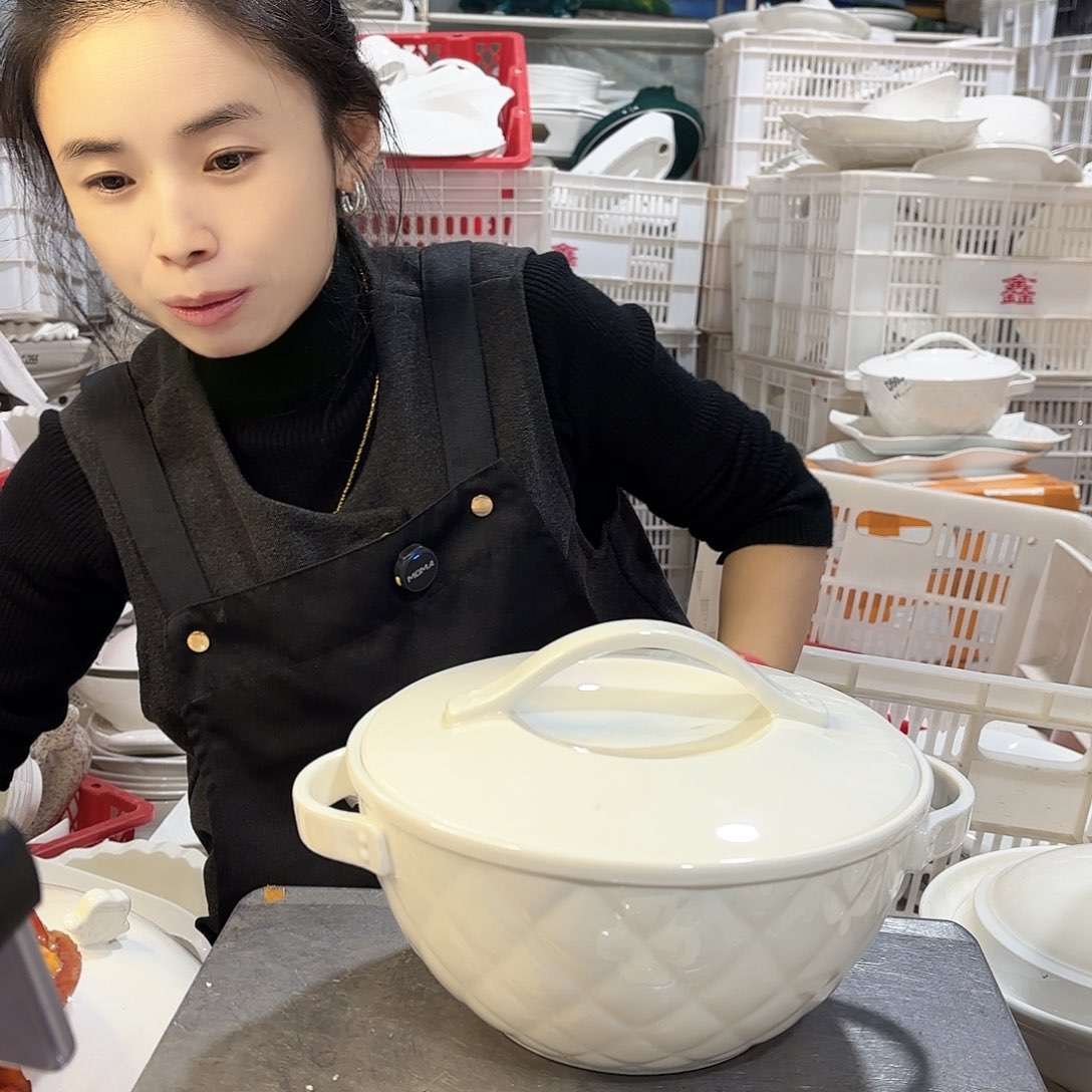 盘微瑕产品………菠萝包一个盖子不严实