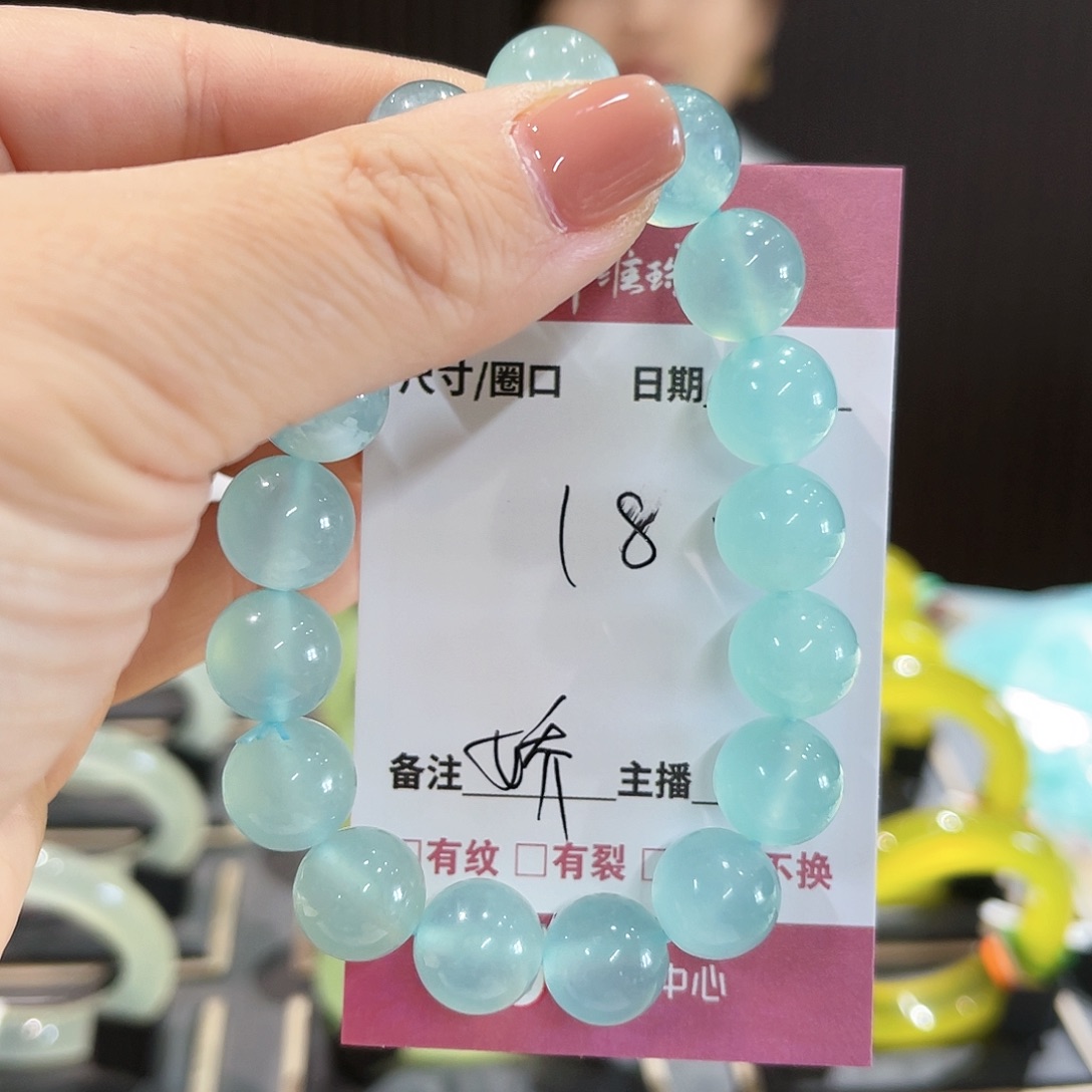 蛇纹石玉手链未镶嵌娇***女