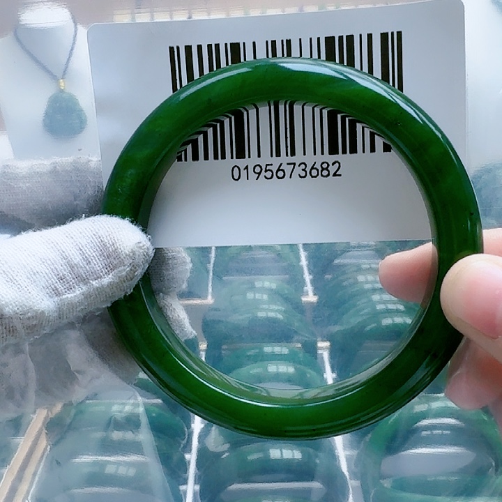 和田玉（碧玉）手镯未镶嵌63包容