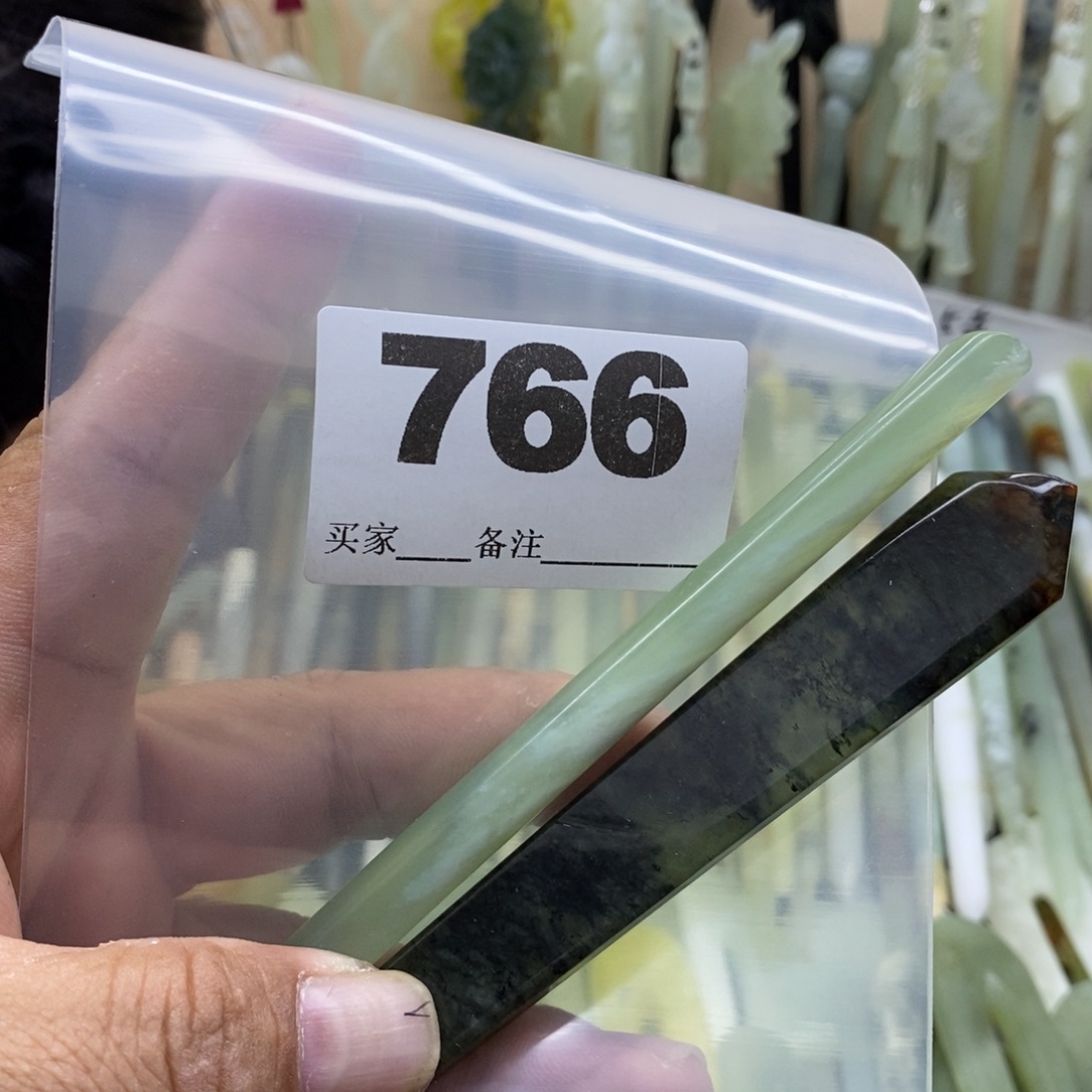 慎***笑蛇纹石玉合金颈饰
