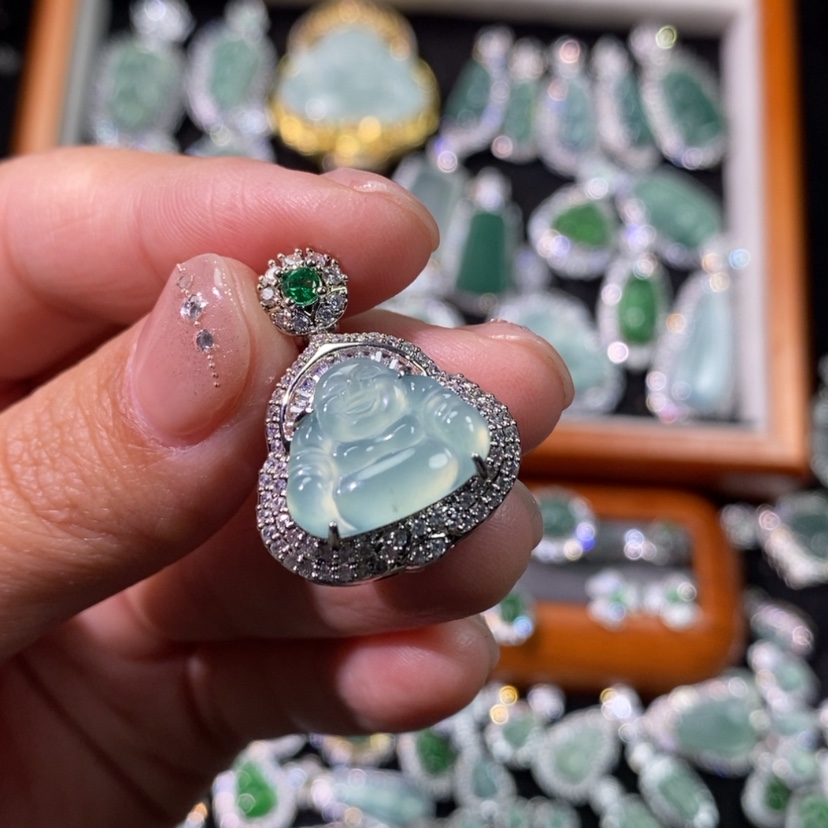 【闪购商品】翡翠颈饰未镶嵌天然