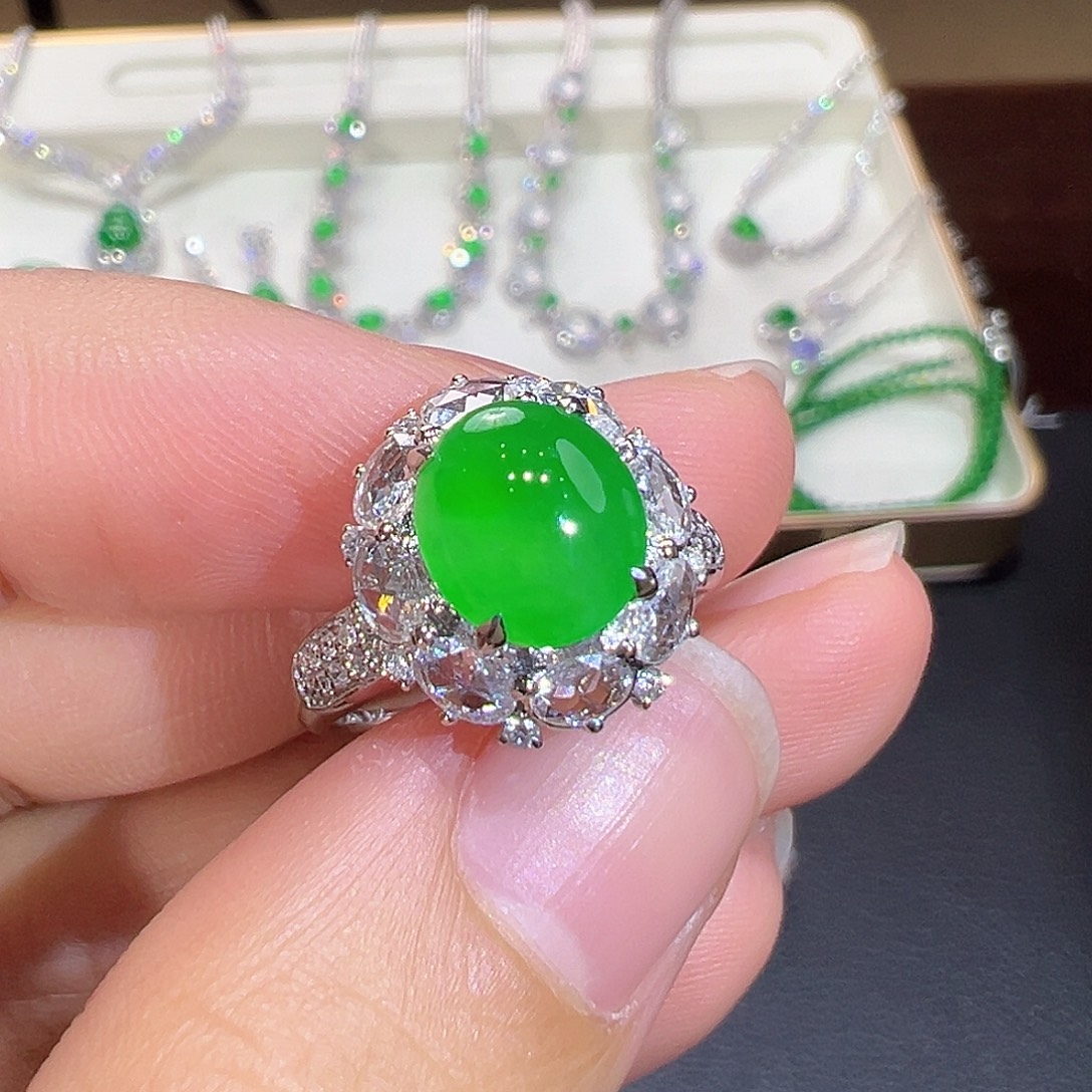 翡翠18K金镶嵌戒圈