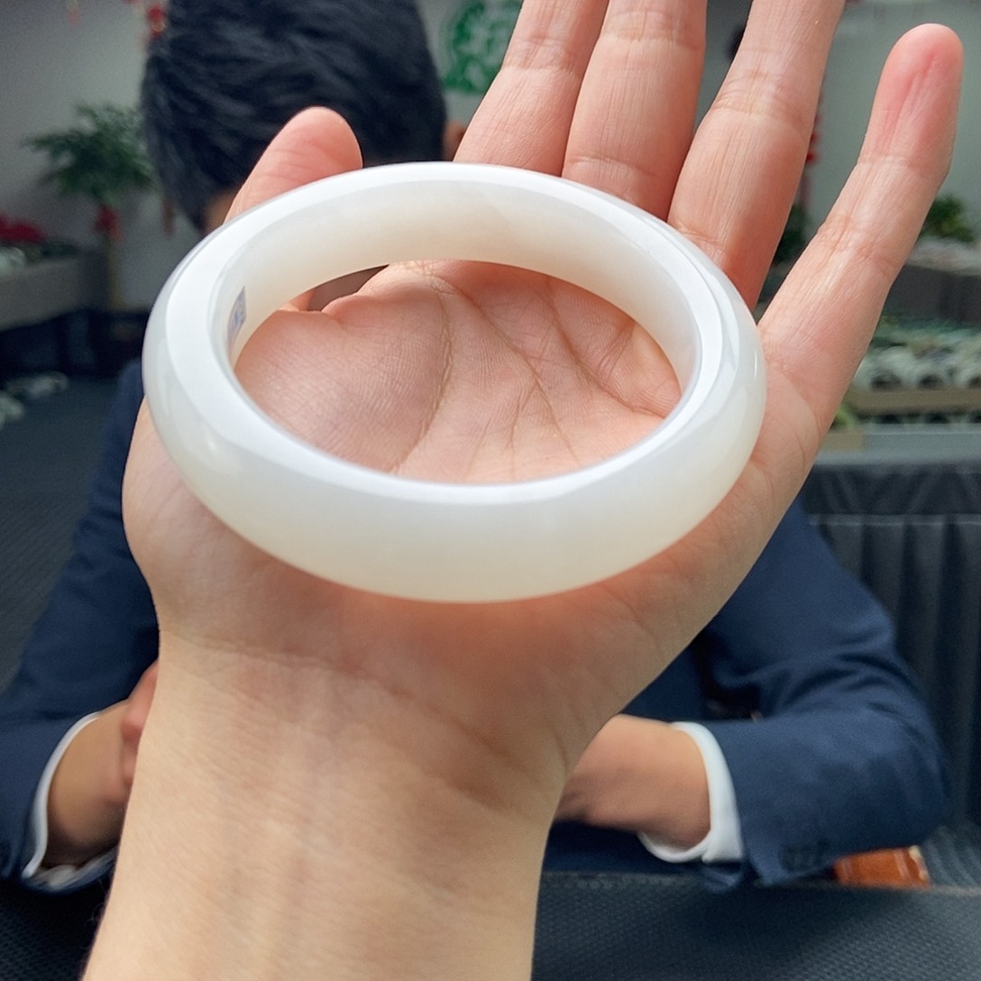 和田玉颜色多样性发拍一发一未镶嵌针*鱼