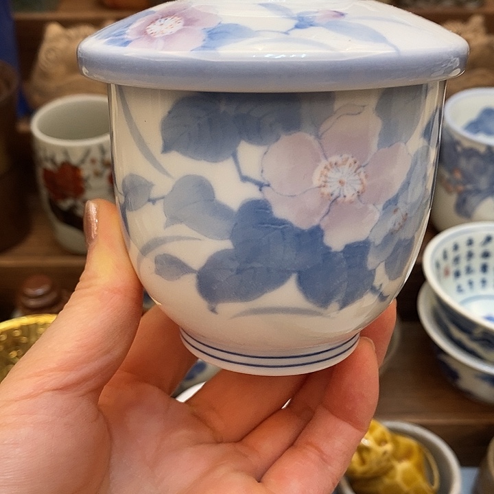    中古物品默认微瑕，谨慎参拍，满18包邮！