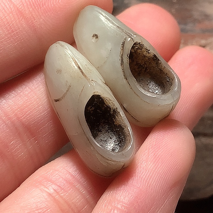 和田玉颈饰未镶嵌修**痕