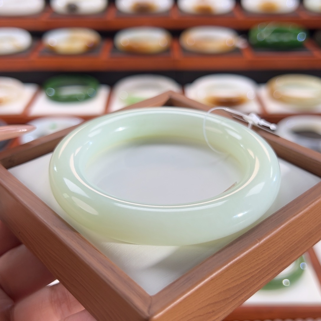 和田玉（翠青玉）手镯未镶嵌