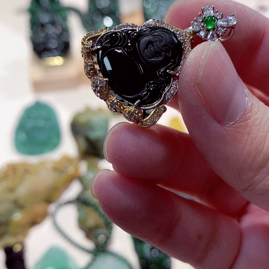 翡翠颈饰未镶嵌翡翠