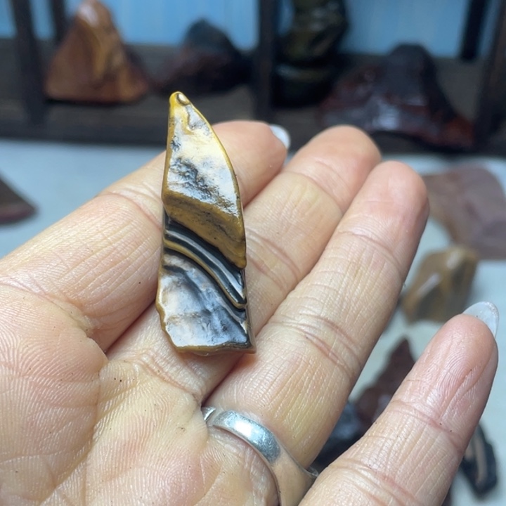 毕***格石材戈壁牧民美石原石