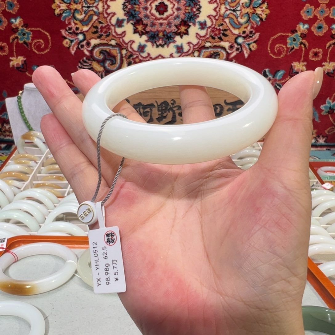 未镶嵌手镯和田玉62.5高背泥鳅背天然和田玉暖白