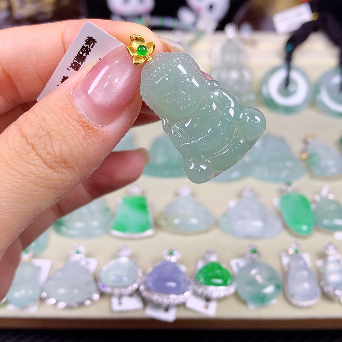 翡翠18K金镶嵌颈饰宝宝佛
