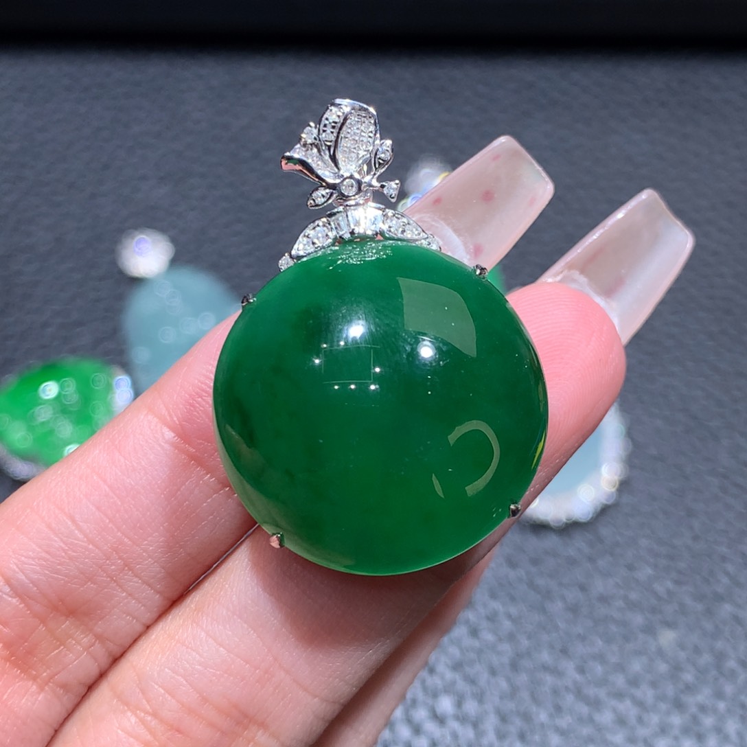 翡翠颈饰18K金镶嵌翡翠